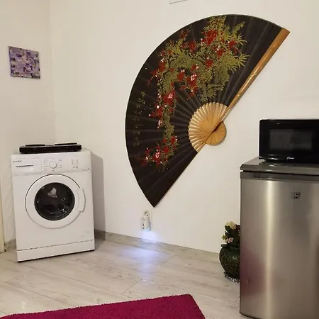 Center - Small&cozy